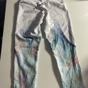 White cropped leggings